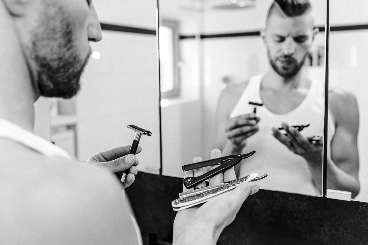 Bevor du dich rasierst, musst du ein passendes Werkzeug auswählen und da gibt es als Anfänger hilfreiche Tipps, um sich als Einsteiger gut und schnell zurechtzufinden.