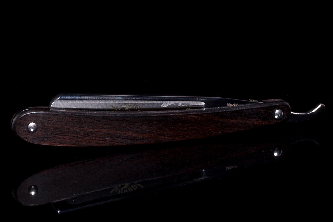Wunderschönes Holzheft aus Ebenholz für das Queen Anne's Revenge Rasiermesser.