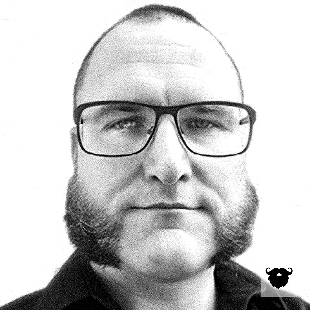 André mit klassischem Backenbart ♥ Ratgeber für das optimale Styling deines Bartes findest du auf blackbeards.de.