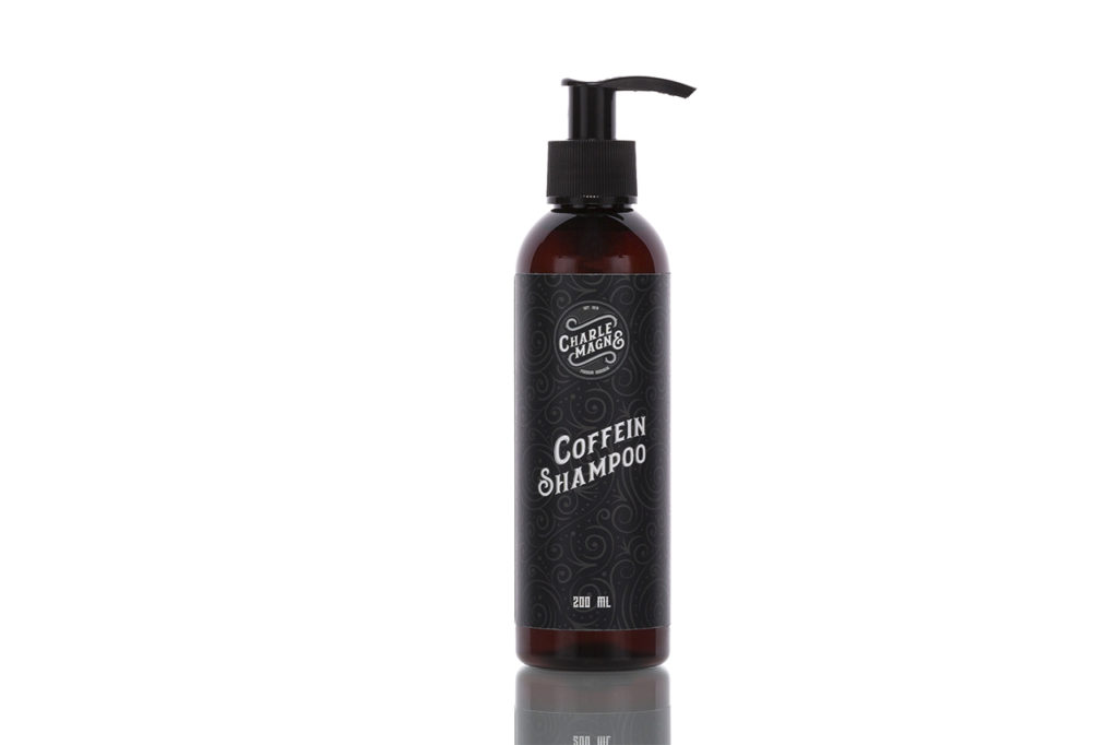 Nutze einfach das Coffein Shampoo von Charlemagne. Es stimuliert deine Haarwurzeln und kann somit wohl Haarausfall vorbeugen.