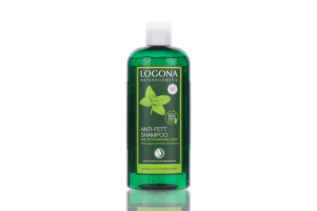 Lass dir von speziellen Wirkstoffen aus der Natur helfen, wie sie im Bio-Zitronenmelisse Shampoo gegen fettiges Haar von Logona stecken.